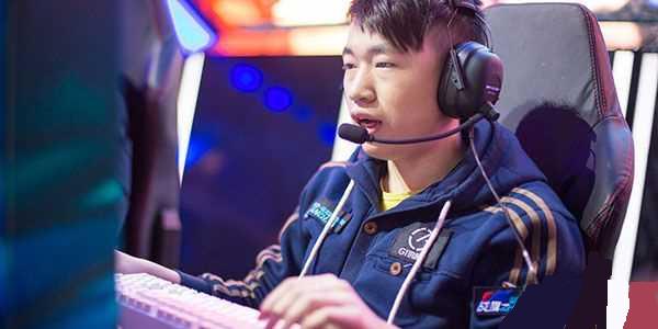 手在阵型上 手在阵型上