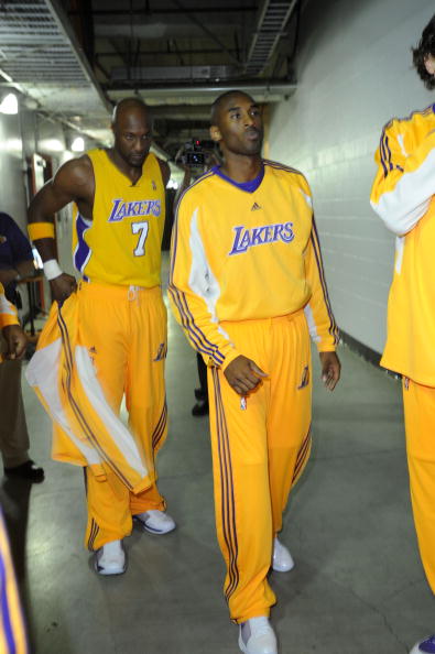 通过双后腰 通过双后腰