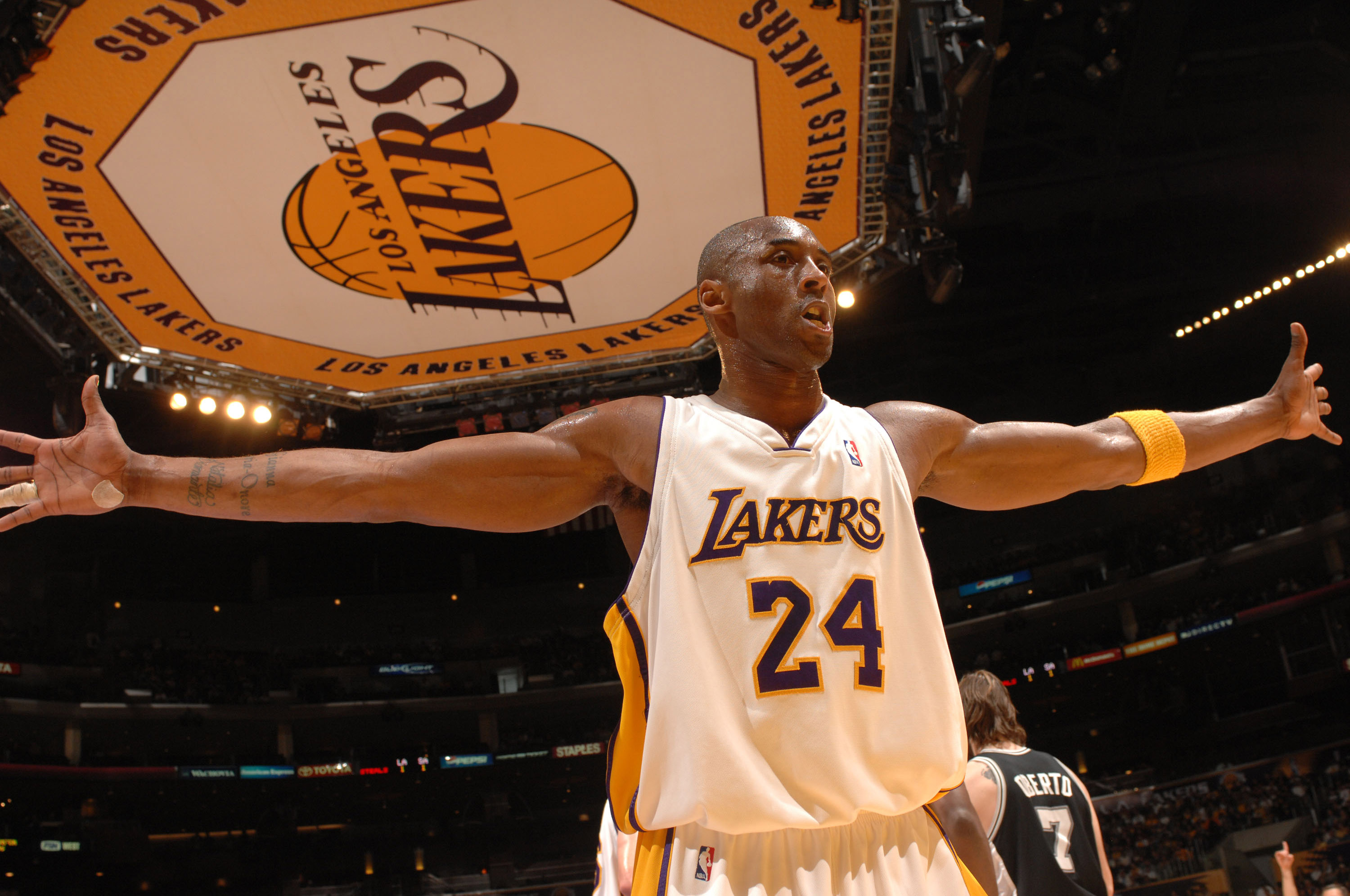 她在海岸线 她在海岸线